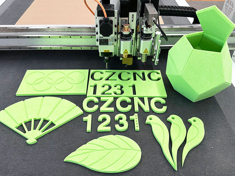 چگونه دستگاه برش پنل آکوستیک PET فلت کار می کند