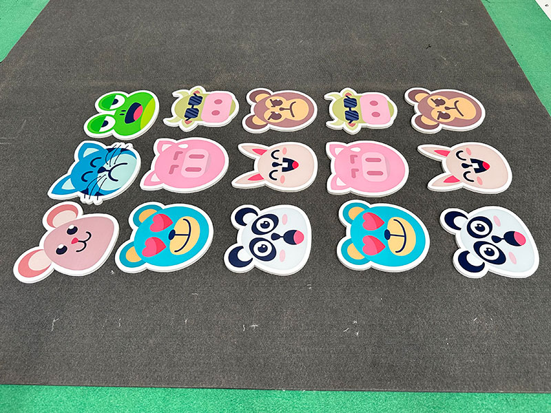 CNC ploch&yacute; digit&aacute;ln&iacute; řezac&iacute; stroj pro reklamn&iacute; průmysl