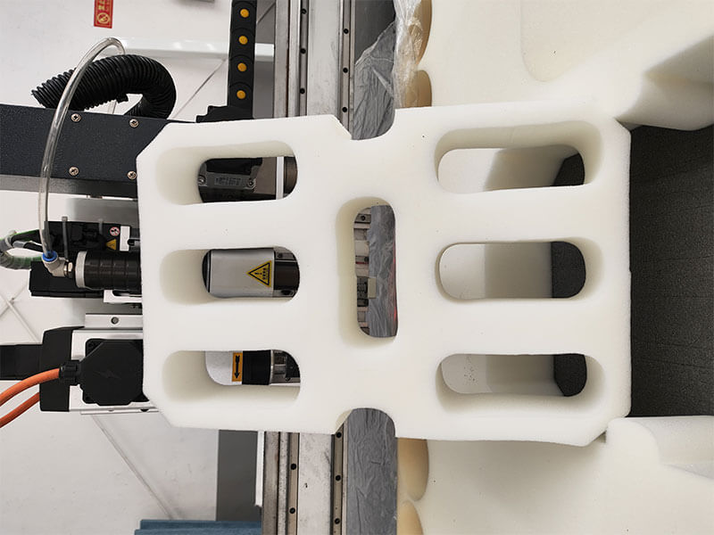 M&aacute;quina de corte de faca oscilante CNC para ind&uacute;stria de espuma