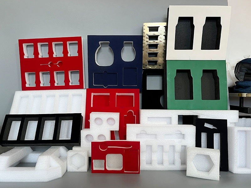 Ce mașină poate tăia placa de spumă