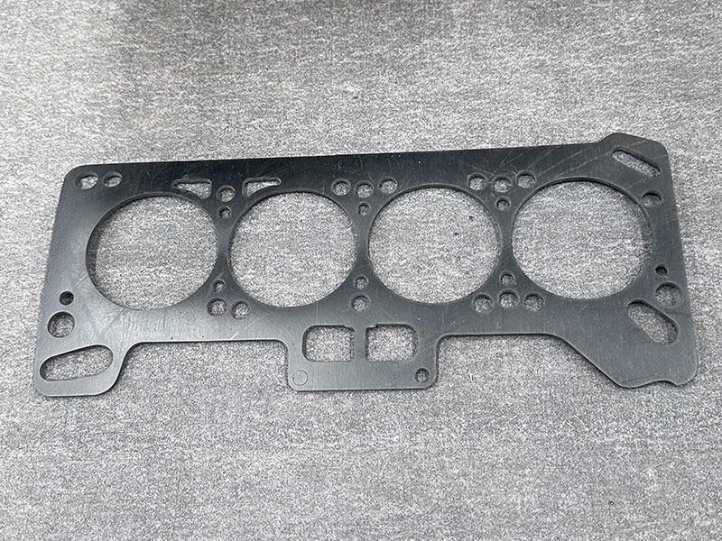 Průmyslov&eacute; pryžov&eacute; těsněn&iacute; CNC řezac&iacute; stroj